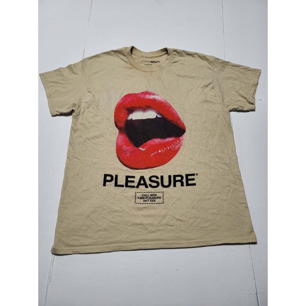 (#L7)Fashion Nova Pleasure Graphic  T-Shirt Brown SZ Adults Medium Short Sleeve